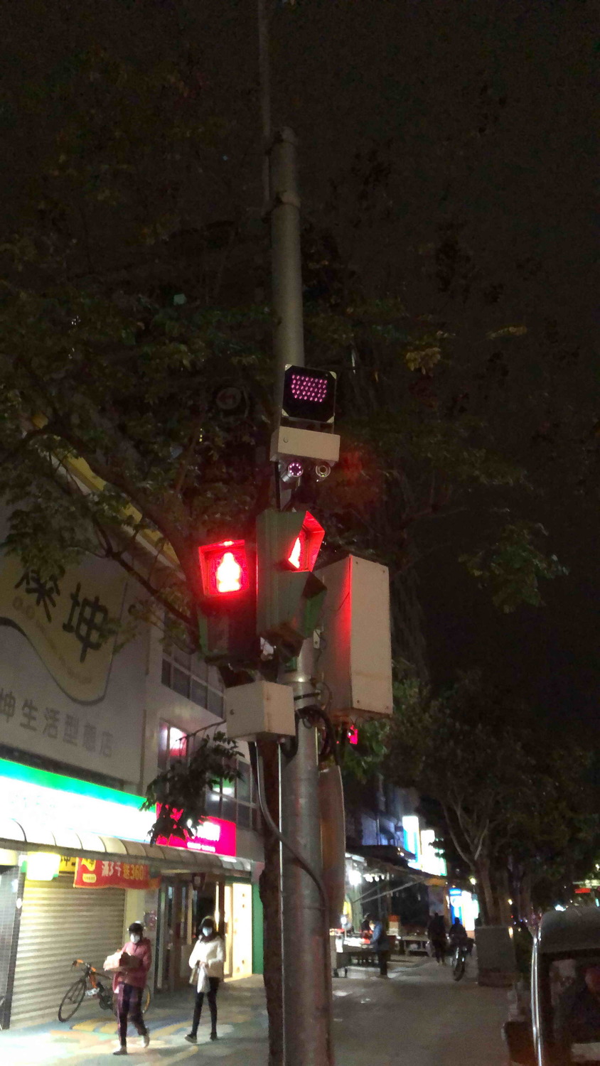 聲音照相執法上路，新北首日抓噪逾百台。 圖：新北市環保局提供