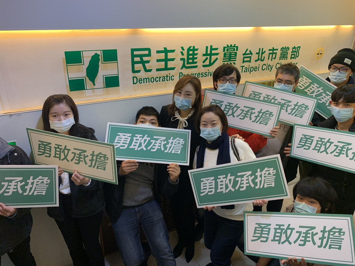 民進黨台北市黨部主委選舉今起開放登記，前台北市議員顏聖冠登記。 圖：顏聖冠辦公室 ／ 提供