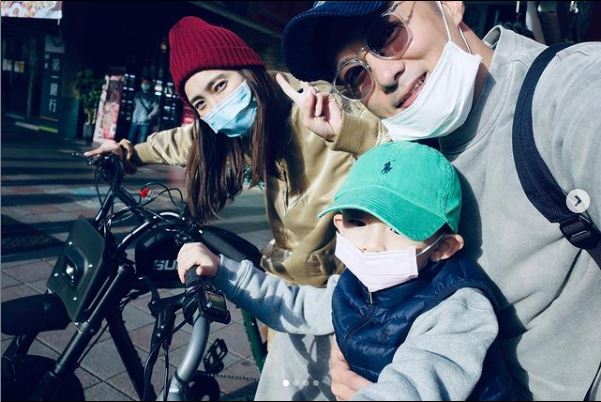 余文樂深夜發文表示這兩年過得很辛苦。 圖：取自lok666 IG