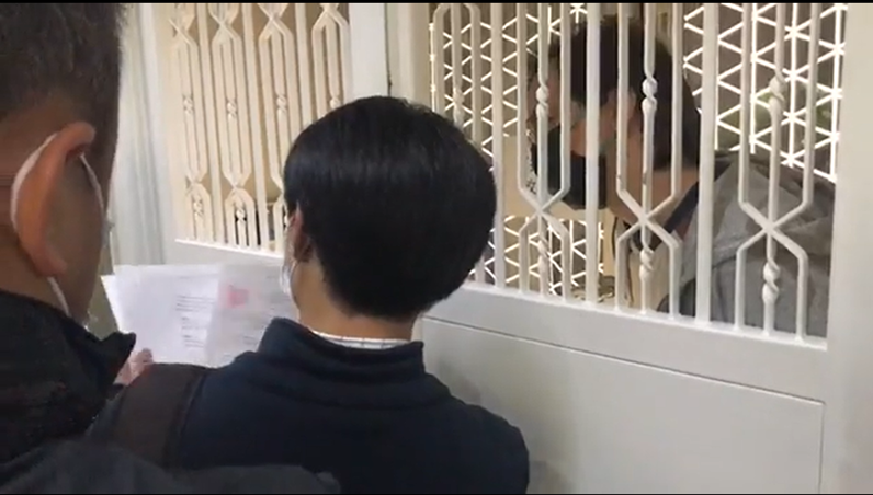 港警大肆拘捕泛民人士，至少有50人被捕。 圖／翻攝自《立場新聞》直播