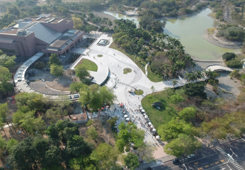 高雄市美術館區場域達40公頃，為了重新開幕，高市文化局策畫露營活動。 圖：高雄市文化局/提供