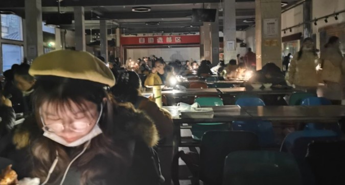 山東師範大學在零下20°C的嚴寒下全校停電。 圖：翻攝微博