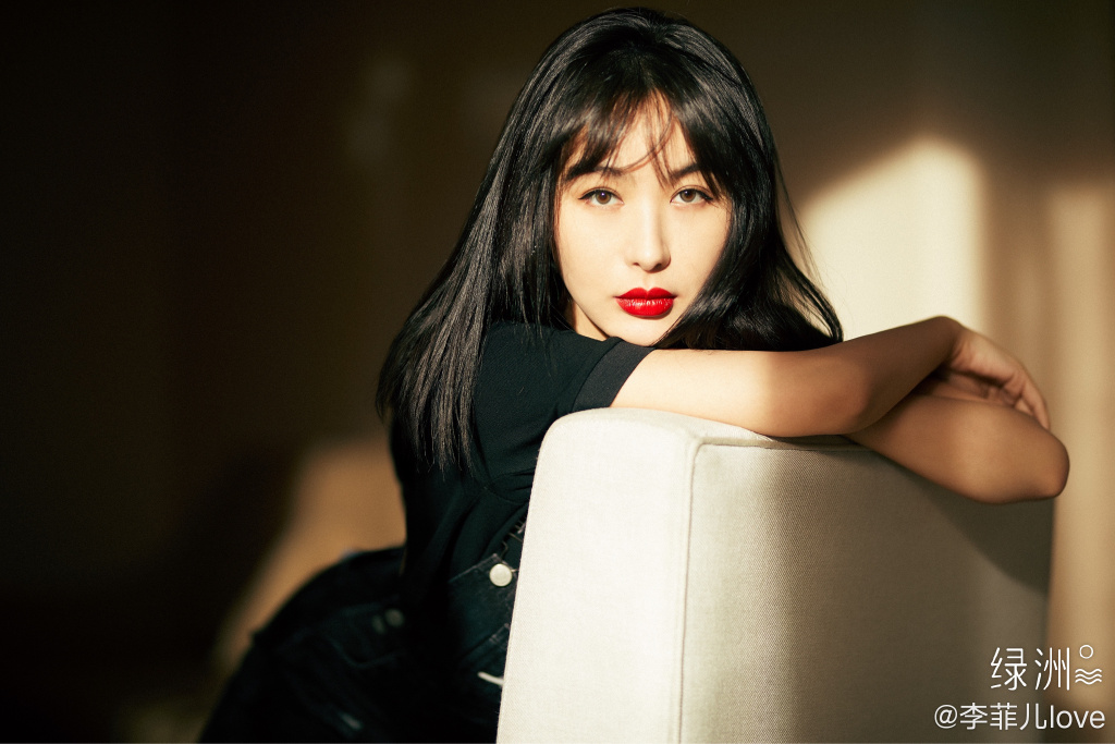 李菲兒是黃曉明承認過的前女友，過去曾暗指Angelababy是小三。 圖：翻攝自李菲兒微博