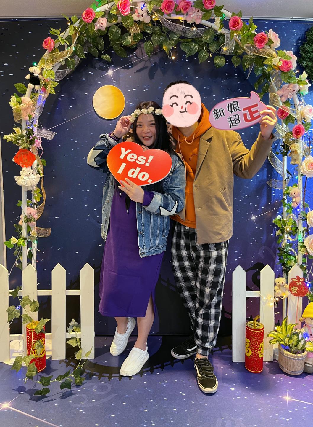 小甜甜和小5歲的男友公證結婚了。 圖：翻攝自小甜甜臉書