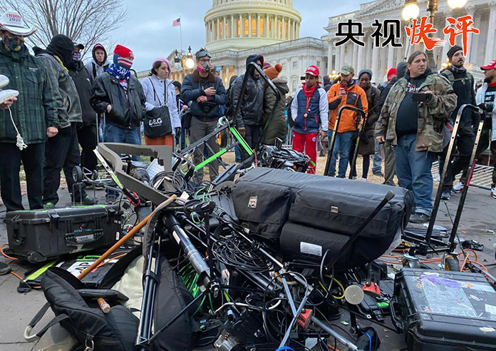 川普支持者在美國國會前發生暴動，釀成4死慘劇。 圖 : 翻攝自央視快評