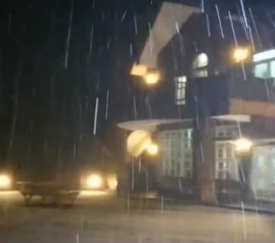 太平山國家森林遊樂區今（7）日晚上開始下雪，喜迎銀色世界。 圖：翻攝太平山國家森林遊樂區臉書影片