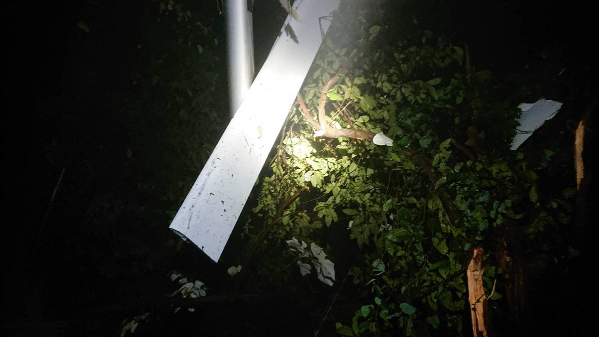輕航機殘骸。 圖  翻攝自網路