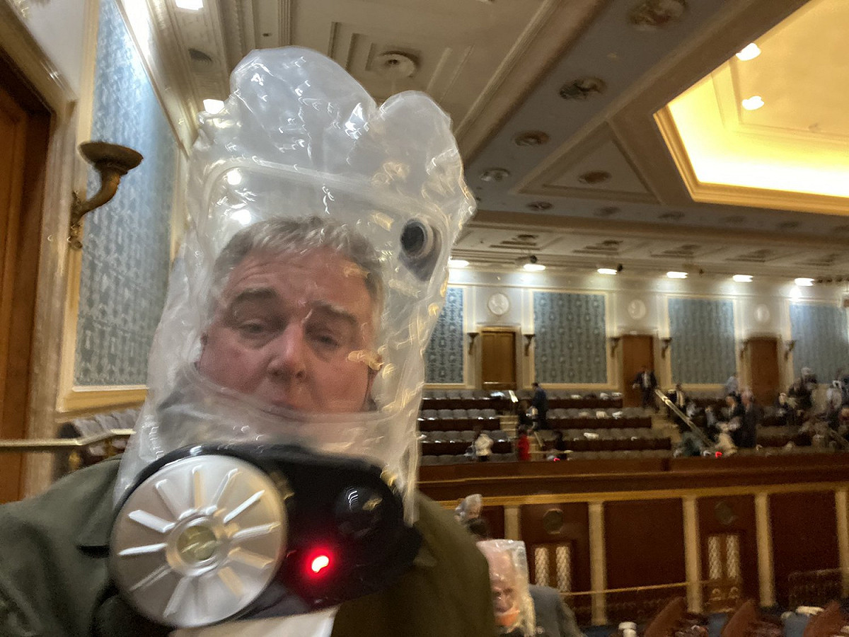 美國國會在被暴動者入侵後，參眾議員紛紛進行疏散，民主黨眾議院議員大衛·特羅(David Trone)事後也透過推特報平安。 圖：翻攝自 Rep. David Trone的推特