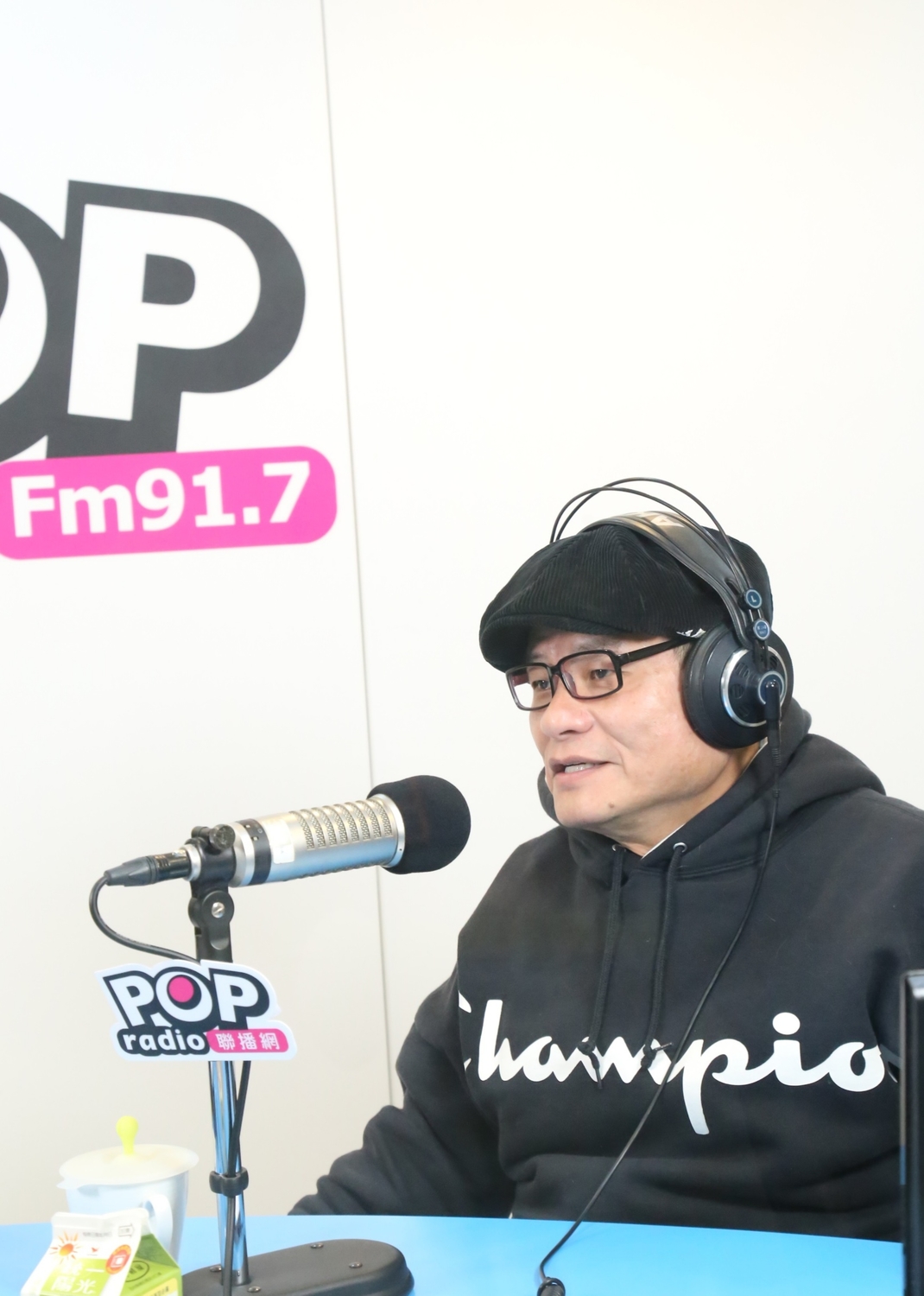 有意參選2022基隆市長的藝人許效舜今接受廣播專訪。 圖：《POP撞新聞》 / 提供