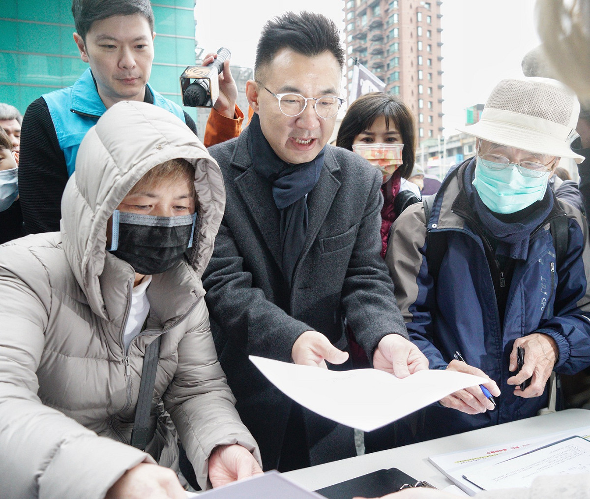 國民黨宣布反萊豬公投與公投綁大選第二階段連署書已約60萬份。 圖：張良一/攝（資料照）