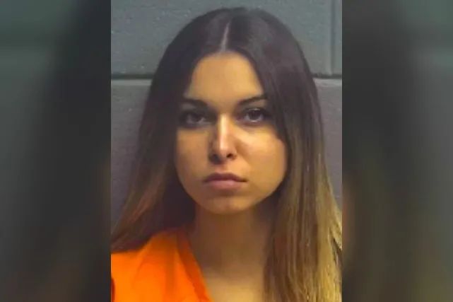 25歲的女代課老師艾倫（Alexandria Allen）遭學生母親指控多次性侵她的兒子，還在兒子的手機中發現艾倫的裸照與影片。 圖 : 翻攝自喬治亞城警局