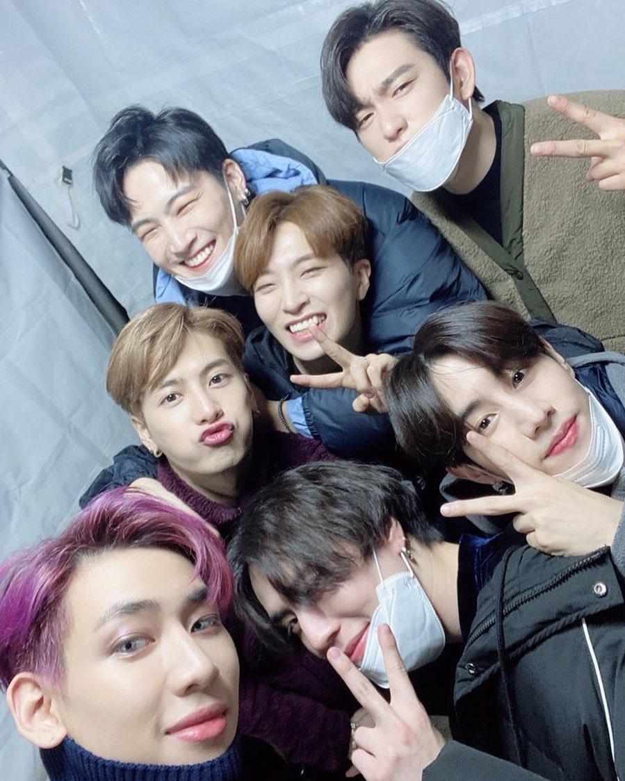 雖然JYP娛樂始終沒有正面回應，但GOT7成員7人在新聞出來後，在同一時間全都上傳7人合照，並寫下「GOT7 FOREVER」，團魂滿滿讓粉絲超感動。 圖：翻攝自王嘉爾IG