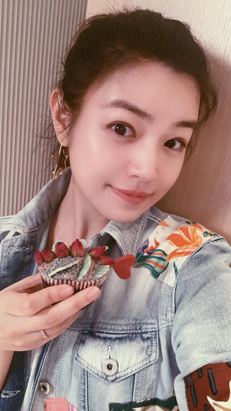 陳妍希最近的被拍到一身學生妹的裝扮引起熱議。 圖：取自陳妍希 Michelle臉書