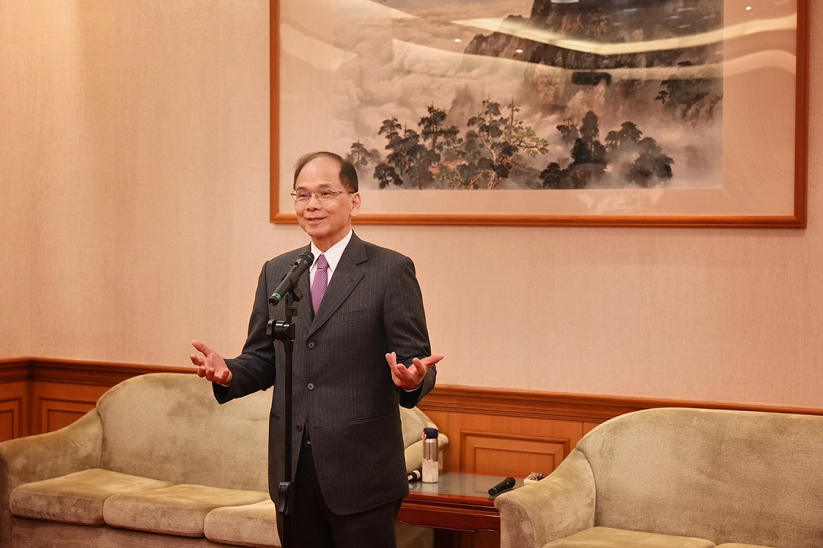 游錫堃今天與台灣各地詩社台語漢詩吟唱教學老師座談餐會。 圖:游錫堃辦公室提供
