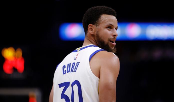 Stephen Curry整場16投2中，追平勇士隊史過去20年單場最少出少15次的最低命中率記錄，。 圖／美聯社／達志影像