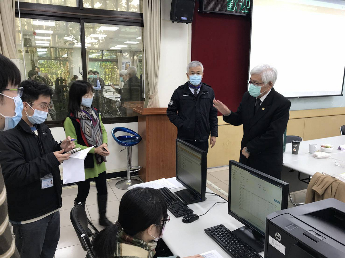 中選會主委李進勇日前赴桃園視察王浩宇罷免投票的準備作業。 圖：中央選舉委員會/提供