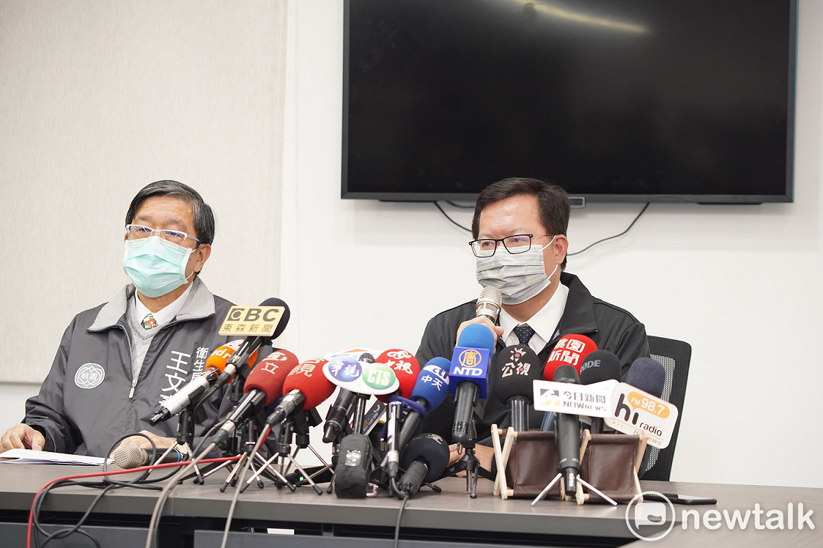 鄭文燦說明桃園市府後續針對某醫院出現院內感染處置情況。 圖：林昀真/攝