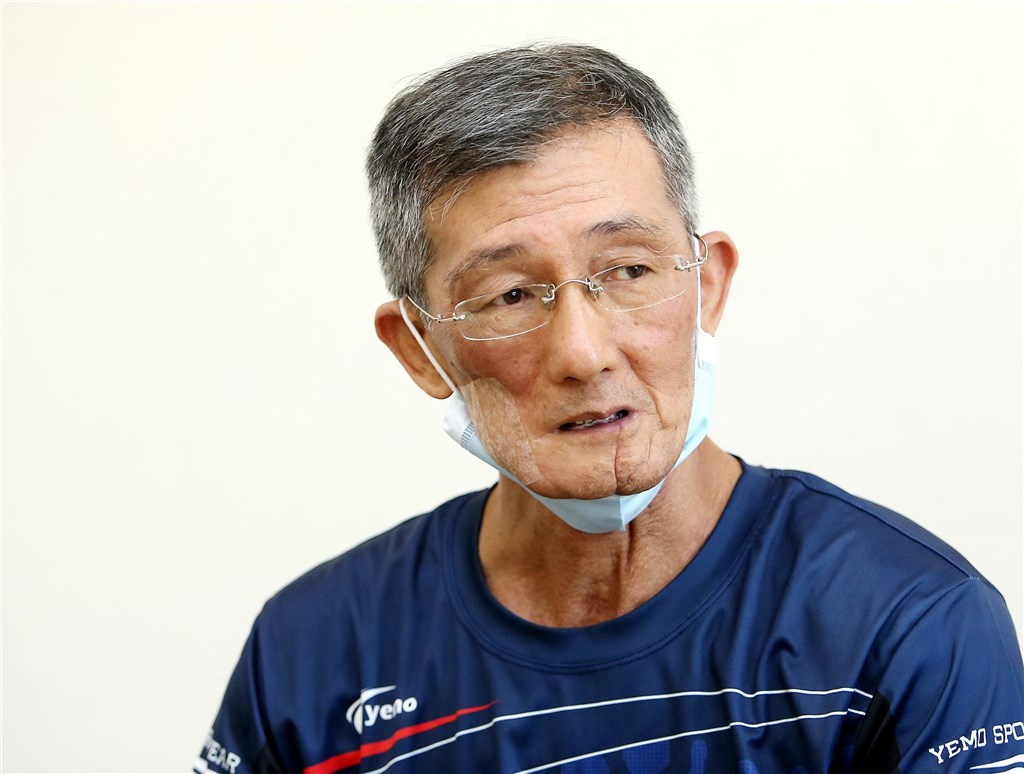 中華職棒統一獅隊創隊元老鄭百勝11日因口腔癌過世，享壽61歲。圖為2019年間鄭百勝接受職棒雜誌專訪畫面。 圖／中央社（中華職棒提供）