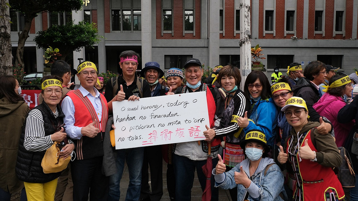 「搶救族語國高中必修原住民教師聯盟」去年11月曾號召各族代表向教育部陳情，呼籲確保族語列國高中必修。 圖/鄭天財臉書（資料照片）