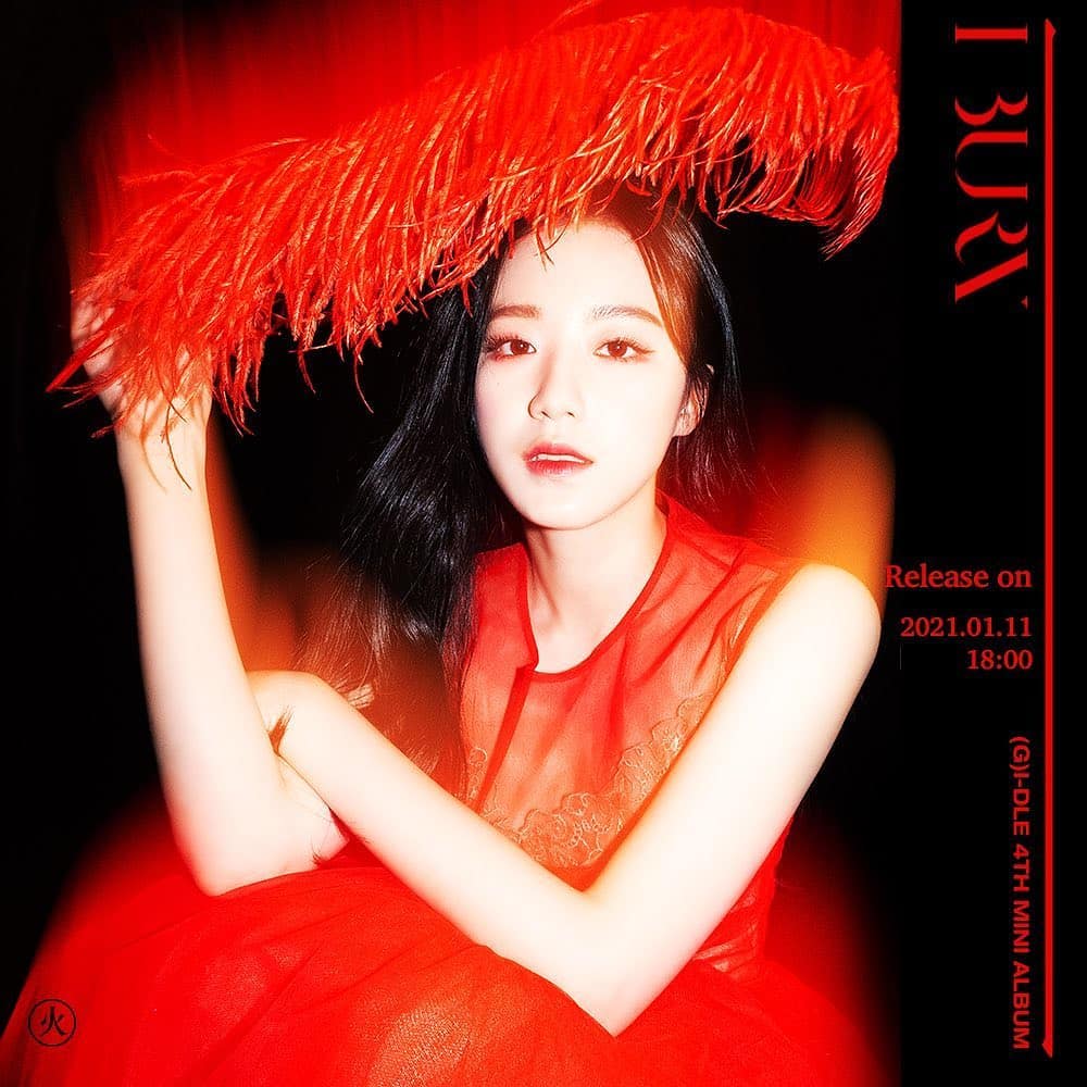 韓國人氣女團(G)I-DLE（(여자)아이들）新歌《HWAA》中，台灣成員舒華只分配到4秒，掀起粉絲論戰。 圖：翻攝自新歌(G)I-DLE IG