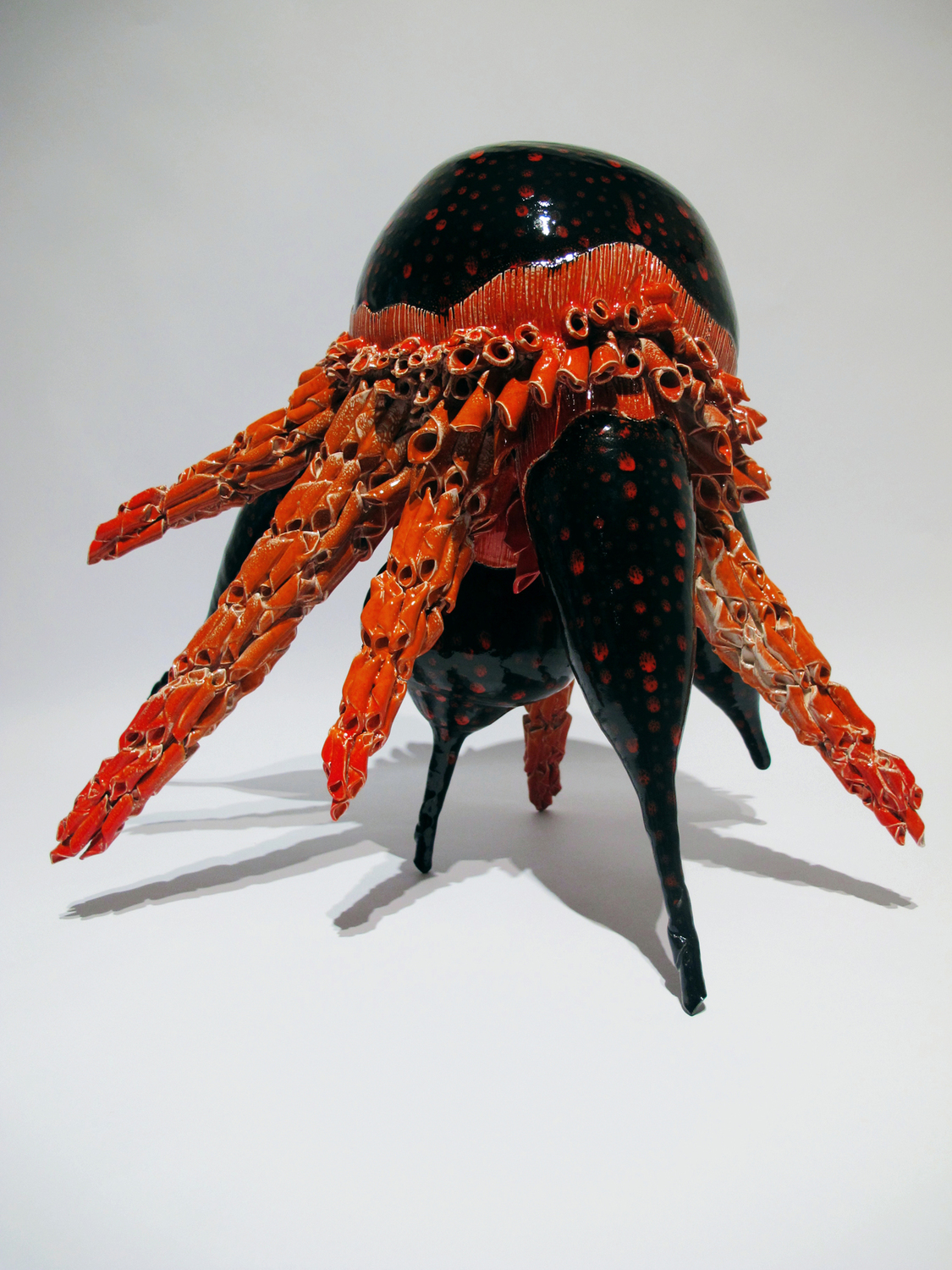 〈花微觀〉獲2014日本美濃國際陶藝競賽「佳作」肯定。  圖：鶯歌陶瓷博物館提供