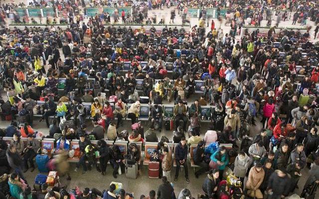 中國官方坦承：疫情複雜嚴峻 春運形同大考