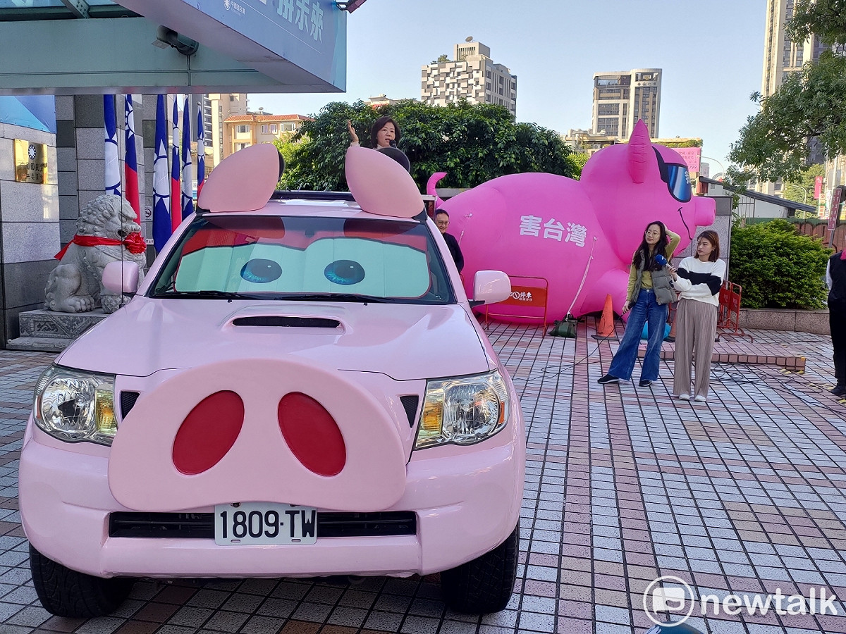 國民黨的反萊豬公投皮卡車首度亮相。 圖：黃建豪/攝