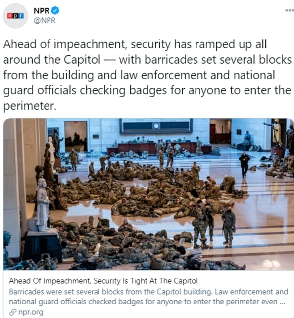 約有3,000名左右的大兵就把槍放在身邊，直接睡在國會大堂的地板上。 圖 : 翻攝自推特