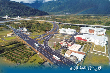 公路總局表示，自春節起遇到3天以上連續假期，蘇花改將開放大客車行駛路肩。 圖：翻攝自公路總局蘇花改網站