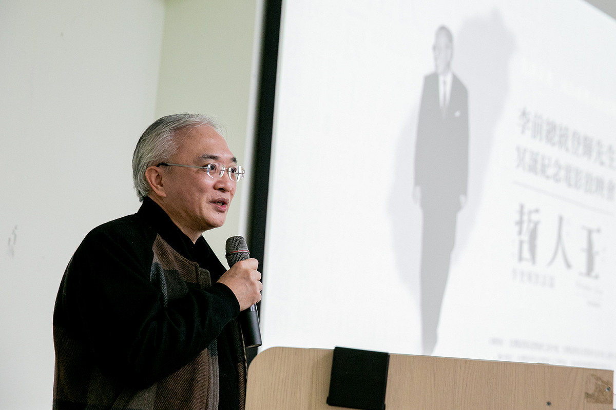台灣基督長老教會濟南教會主任牧師黃春生擔任「李前總統登輝先生冥誕紀念電影放映會」映前導讀以及映後分享。 圖：佳映娛樂提供