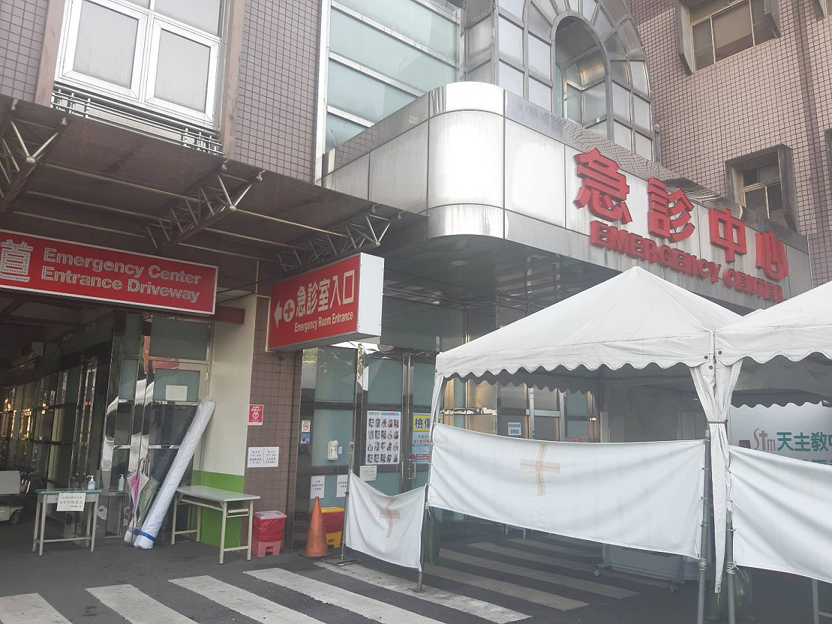 新北市某國小舉行校外教學活動，106名學生集體食物中毒，送到嘉義市聖馬爾定等醫院緊急治療。 圖：聖馬爾定醫院/提供