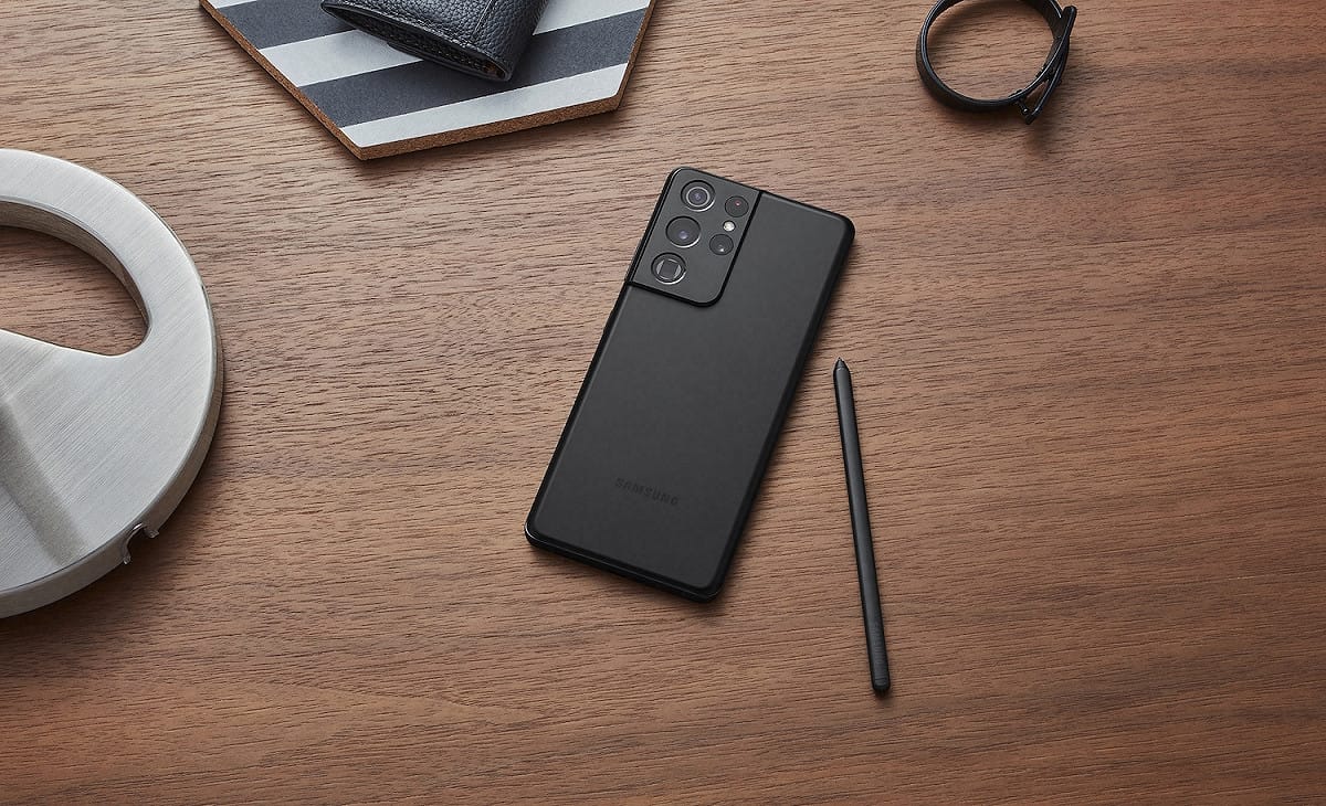 Galaxy S21 Ultra獲選為2021年全球行動大獎（GLOMO Awards）「最佳智慧型手機」獎。 圖：翻攝自三星官網