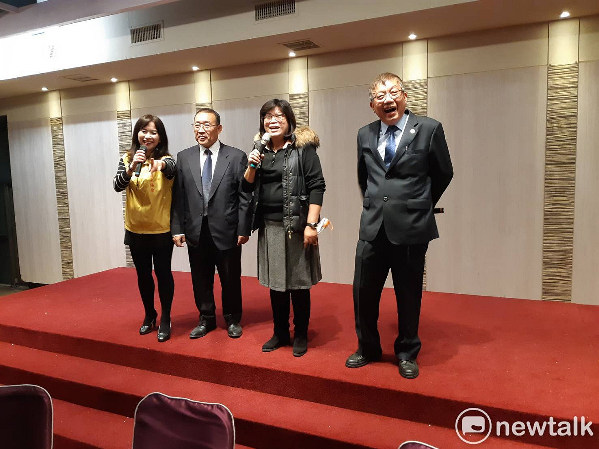 女漢子王美惠穿著裙子上台，引起台下一陣議論。圖：蔡坤龍/攝 圖：蔡坤龍/攝