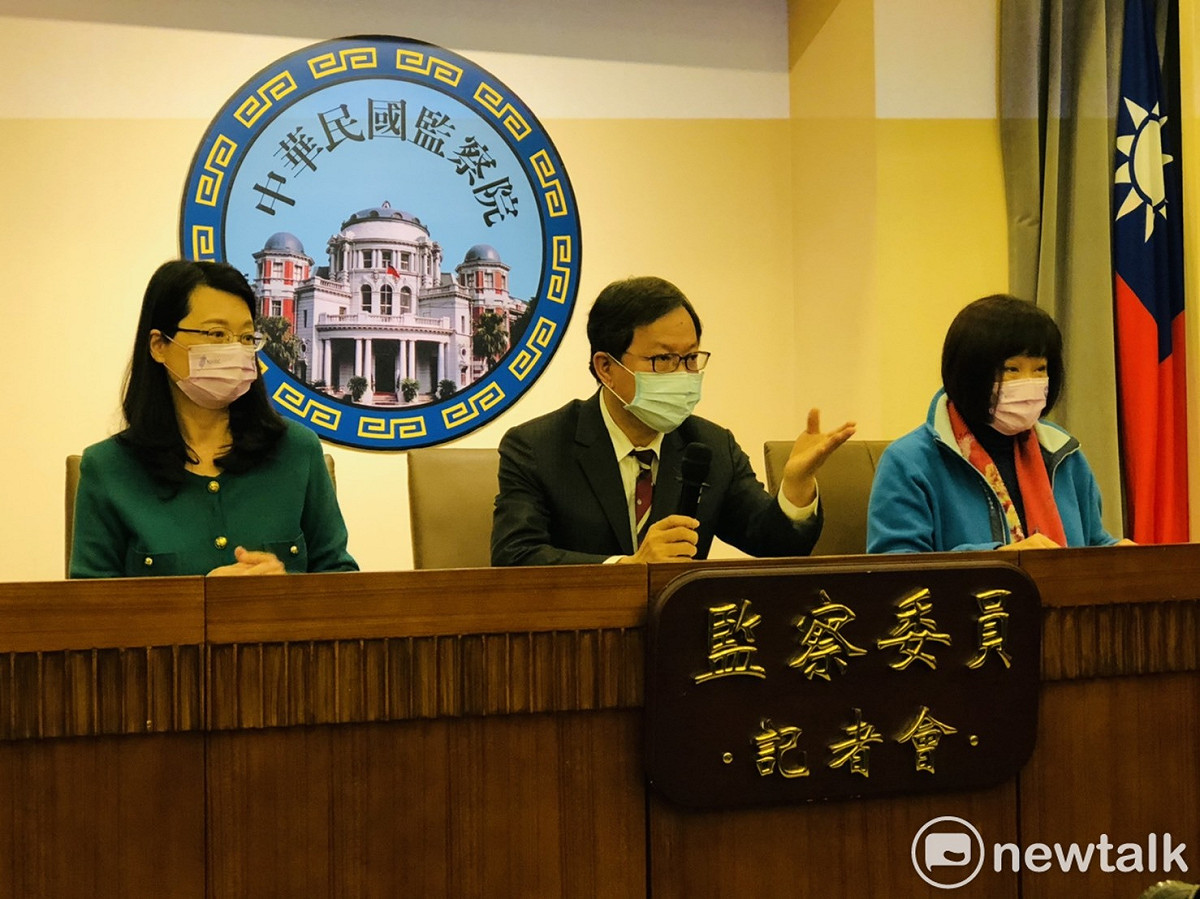 監察院今（15）天下午召開記者會，說明「高雄市政府新聞局前局長丁允恭有辱官箴案」調查結果。 圖：謝莉慧/攝
