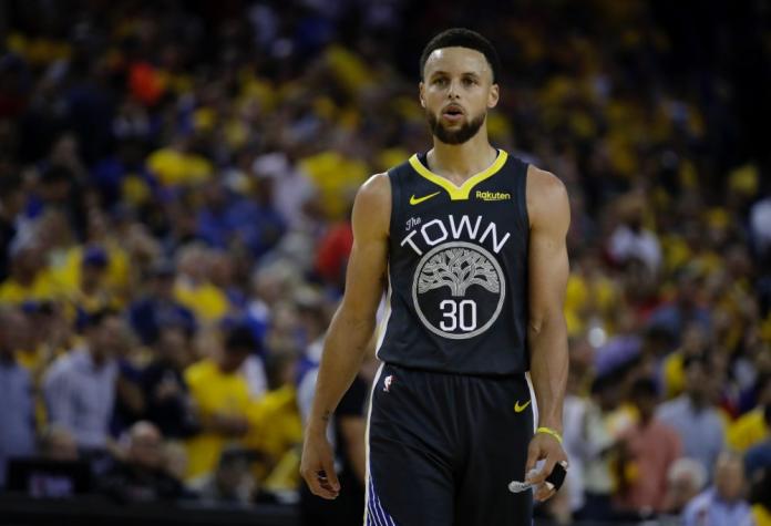 Stephen Curry單場繳出35分11籃板，但正負值為全場最低，勇士最終敗給金塊。 圖／美聯社／達志影像