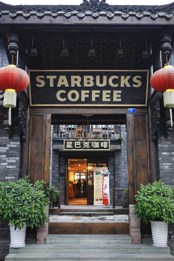 成都寬巷子內的星巴克咖啡中式門面。 圖 : 翻攝自中國新華網
