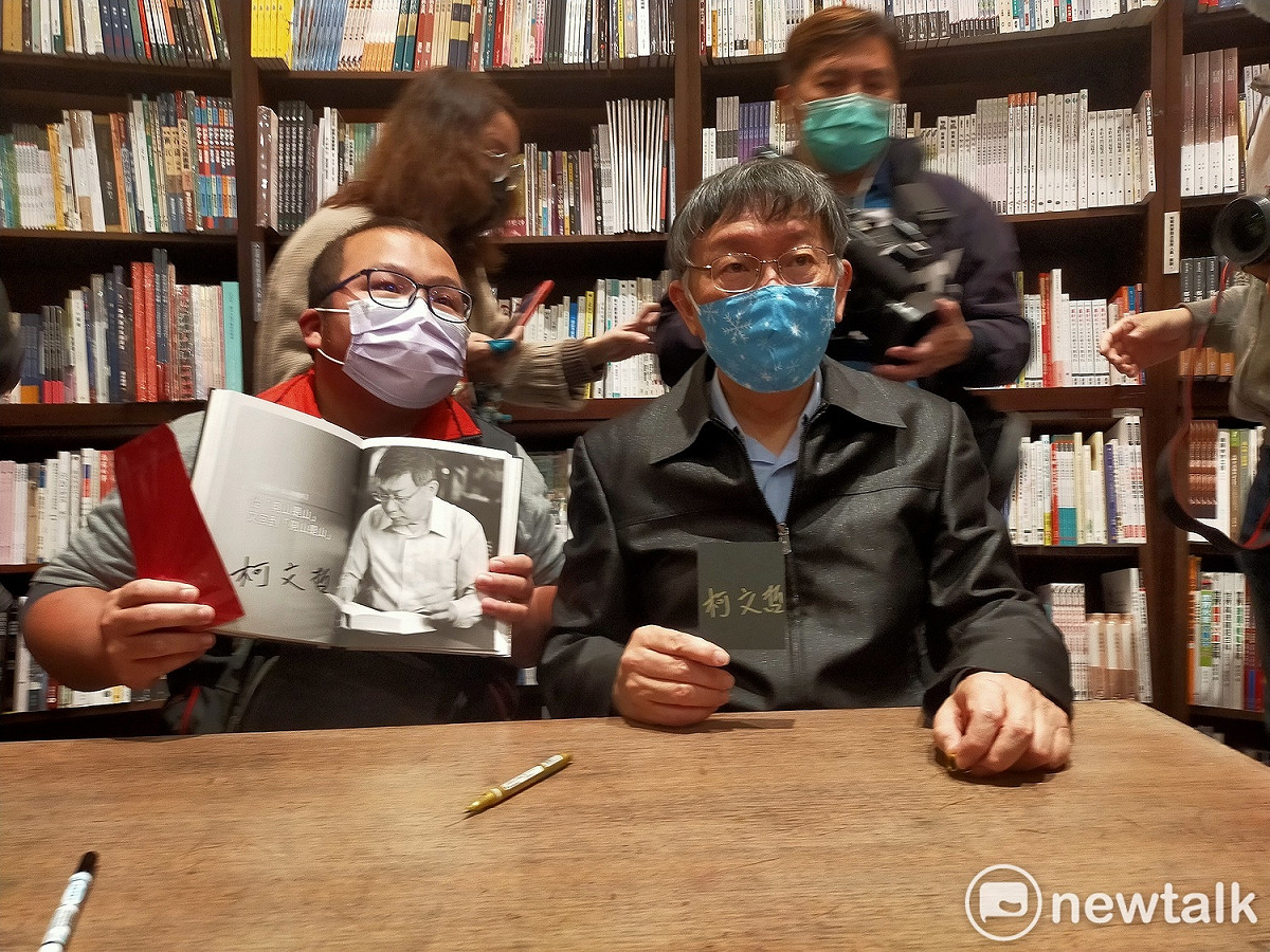 柯文哲到台中舉辦簽書會。 唐復年/攝