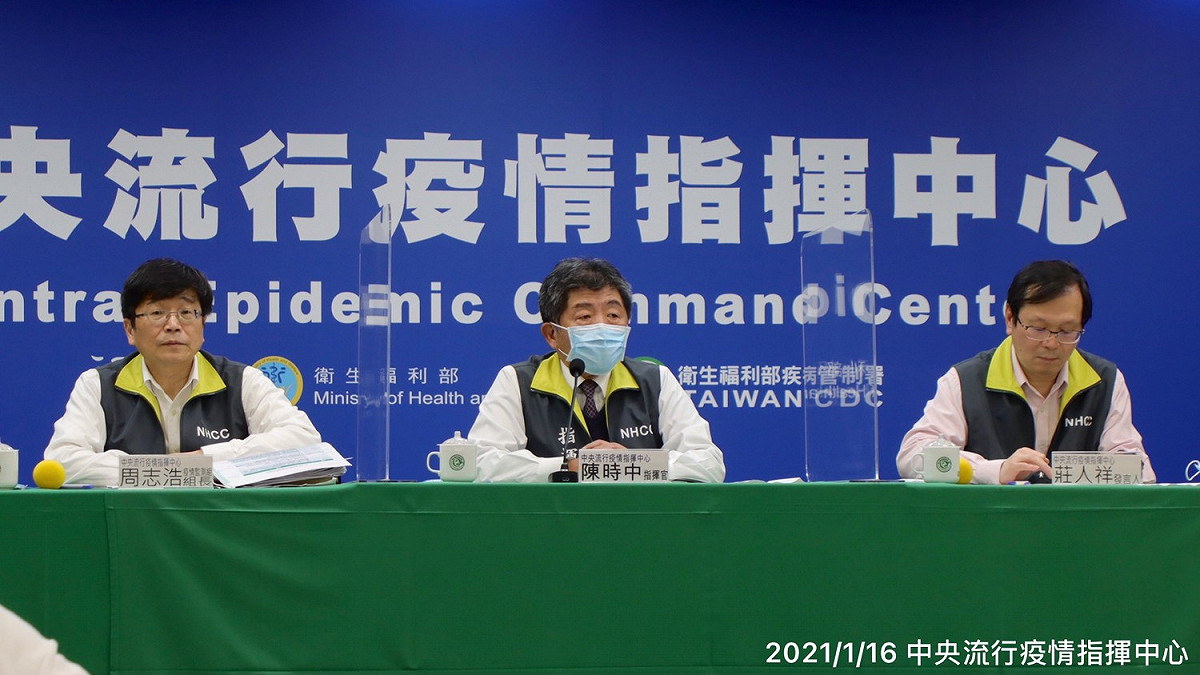 針對案852未隔離一事，急診室醫生陳志金於臉書上表示，守住疫情與維持醫療量能之間的平衡要拿捏好不容易。 圖：指揮中心/提供