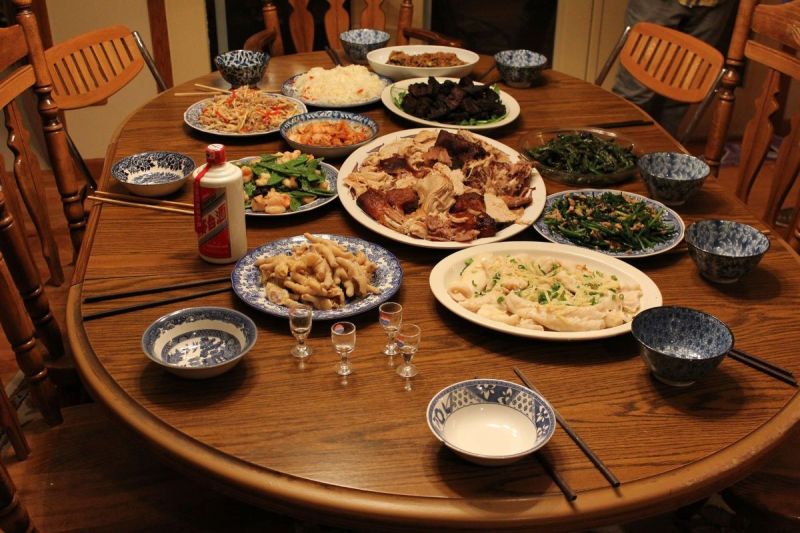 有女網友指出，今年農曆過年媽媽決定不下廚，所以家人決定一人想一道菜。 示意圖／翻攝Pixabay