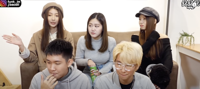 網美們(由左至右)汶汶、Hebe、白白認同麵包重要。 圖：翻攝Youtube／銘銘就