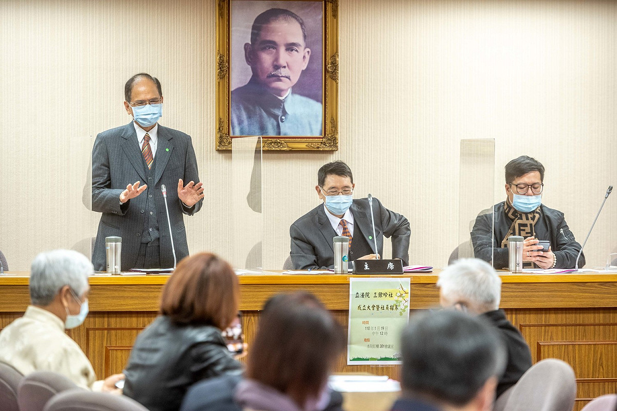 立法院今天成立第7個社團「三餘吟社」。 圖:游錫堃辦公室提供