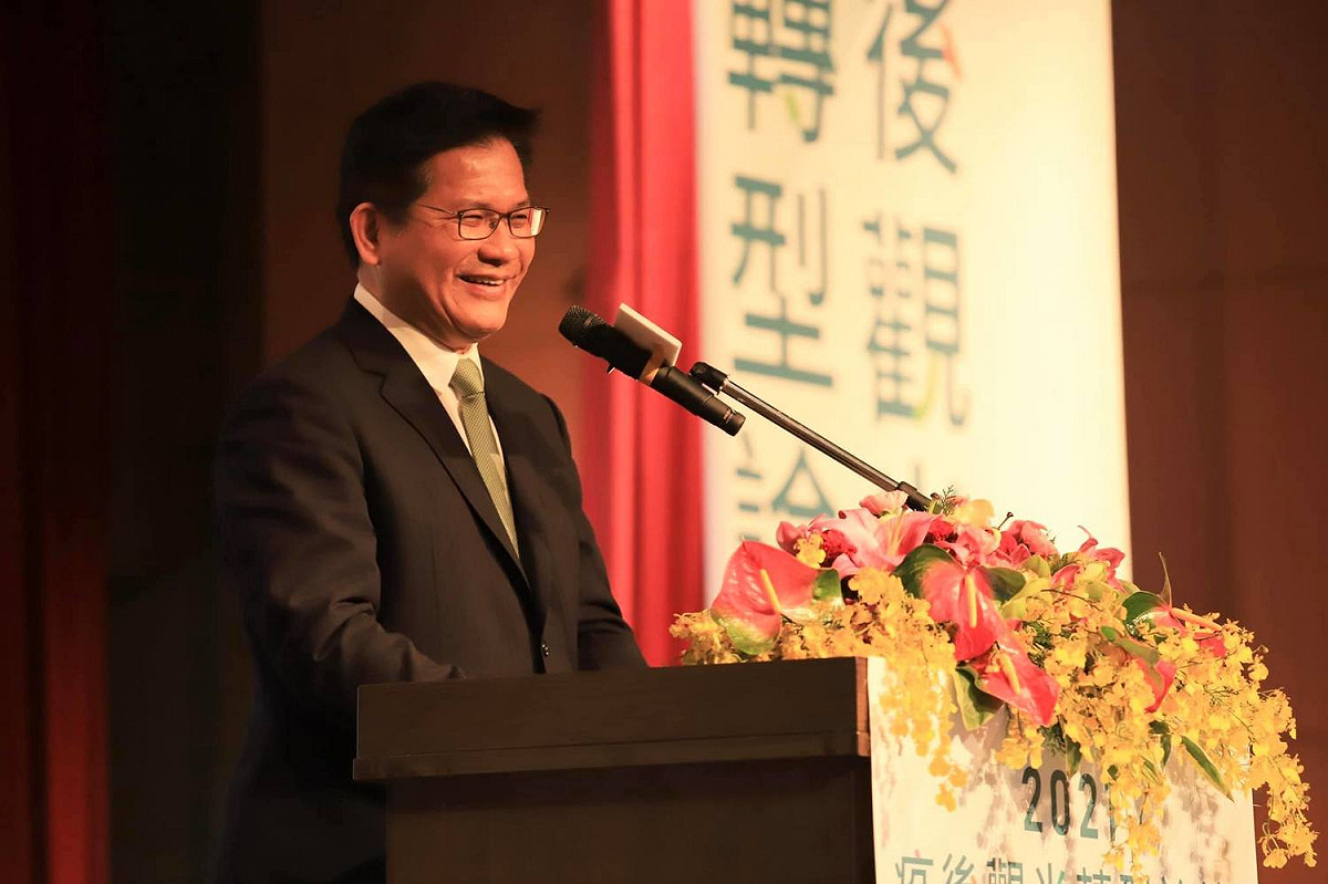 前天才說台灣燈會不需停辦，一天後卻馬上改口，林佳龍表示關鍵是「疫情已達臨界點」。 圖：翻攝自林佳龍臉書
