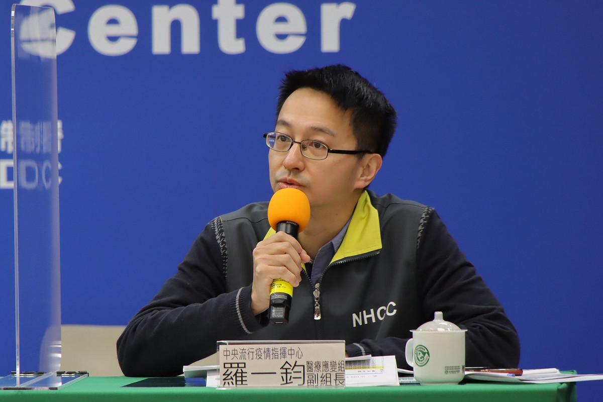 指揮中心醫療應變組副組長羅一鈞指出，這次從案812身上所偵測到的病毒株，還偏向武漢後第一個出現的變異病毒株。 圖：中央流行疫情指揮中心/提供