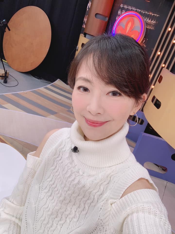 醫護人員染疫遭酸民獵巫，《麻辣鮮師》郭昱晴開嗆「戴好口罩閉上嘴巴」。 圖：翻攝自郭昱晴臉書