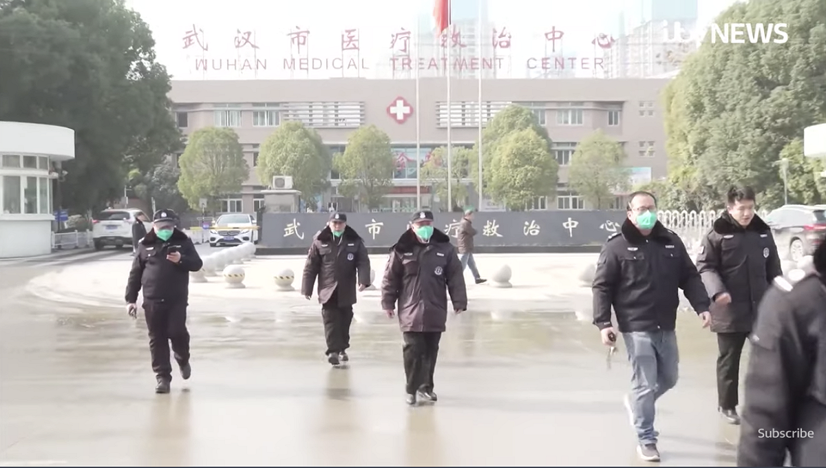 紀錄片「Outbreak: The Virus That Shook The World」（擴散：震撼世界的病毒,暫譯）有武漢醫生在片中坦承，在2019年底便已知武漢肺炎會人傳人，但地方政府要求醫院隱瞞事實，不願公開真相。 圖：翻攝自ITV Ｎews