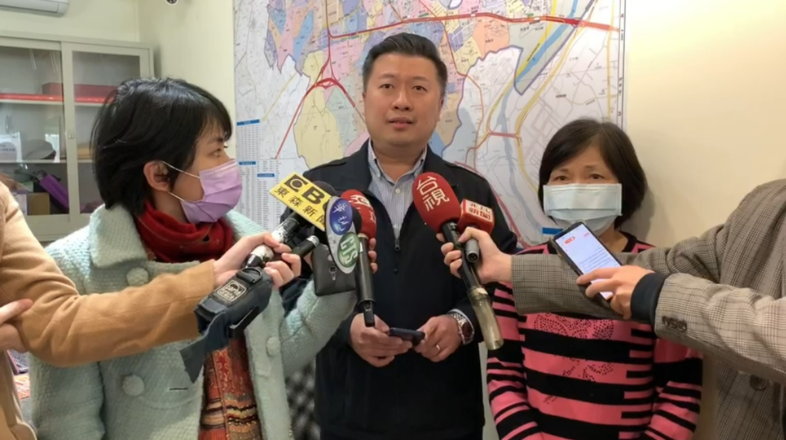 新北市議員張志豪日前召開記者會，要求欣欣天然氣公司賠償。 圖：張志豪服務處提供
