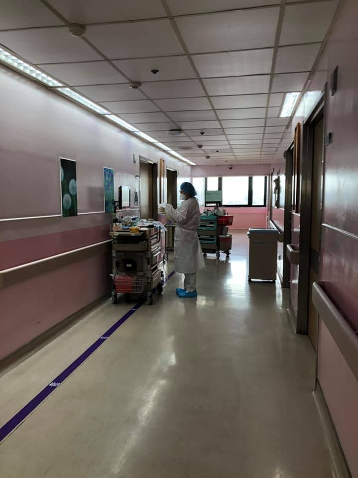 前進指揮所成立第四天，醫護人員的眉頭終於可以鬆開一點。 圖：翻攝自王必勝臉書