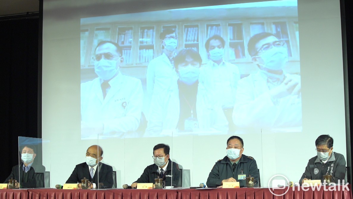蘇貞昌出席桃園市醫院聯防會議，與部桃院長徐永年等人視訊。 圖：林昀真/攝