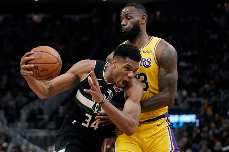 公鹿頭號球星Antetokounmpo轟下25分12籃板，仍不敵LeBron James領軍的湖人。 圖／美聯社／達志影像