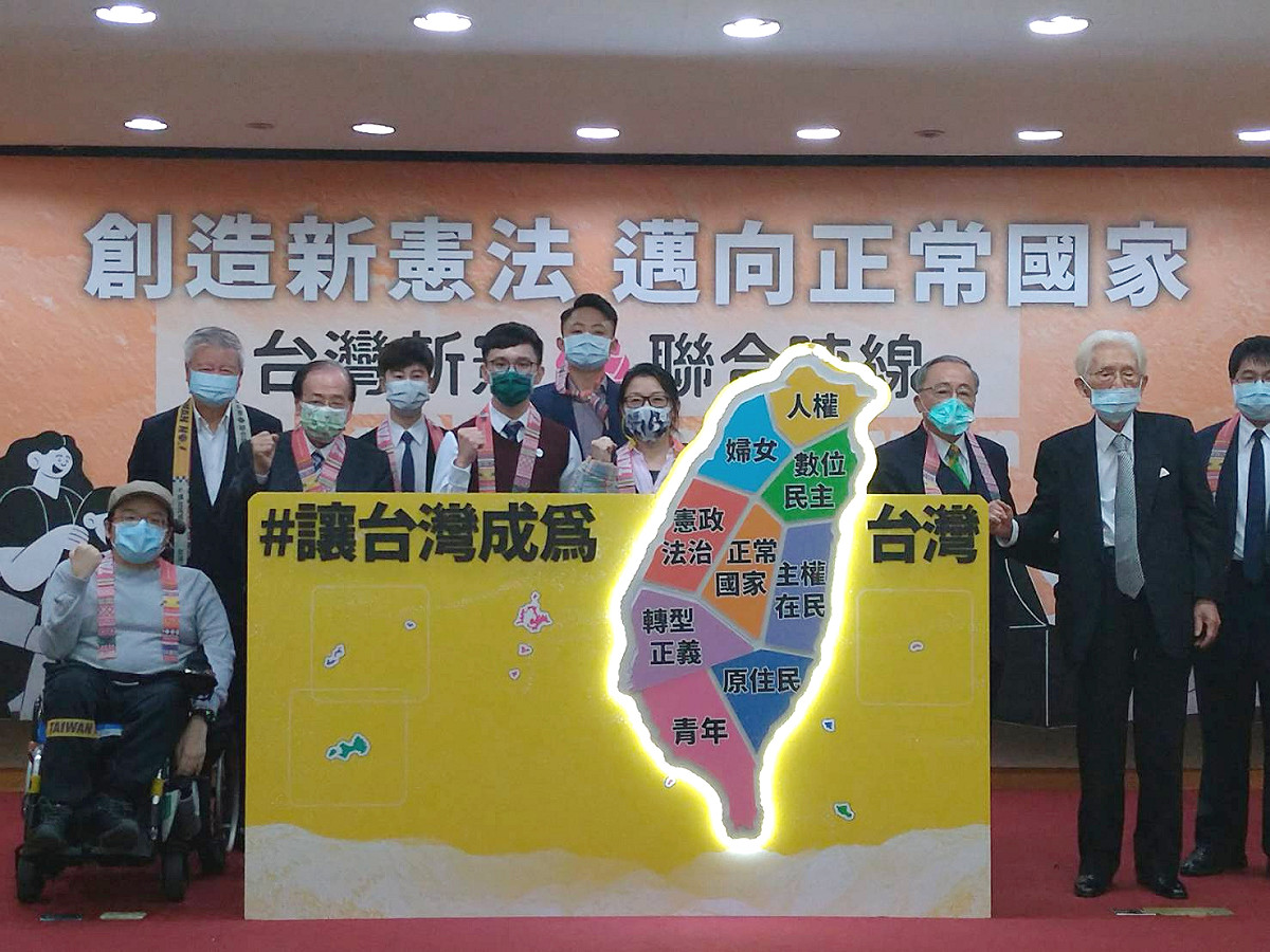 成立大會上邀請七大領域代表，共同組成台灣拼圖，宣示台灣人應行使人民的創制與複決權，重新設定憲政秩序。 圖:陳佩君/攝